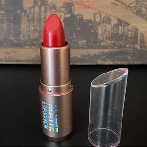 Célavi matt finish lipstick new. Color Red Berry Ma